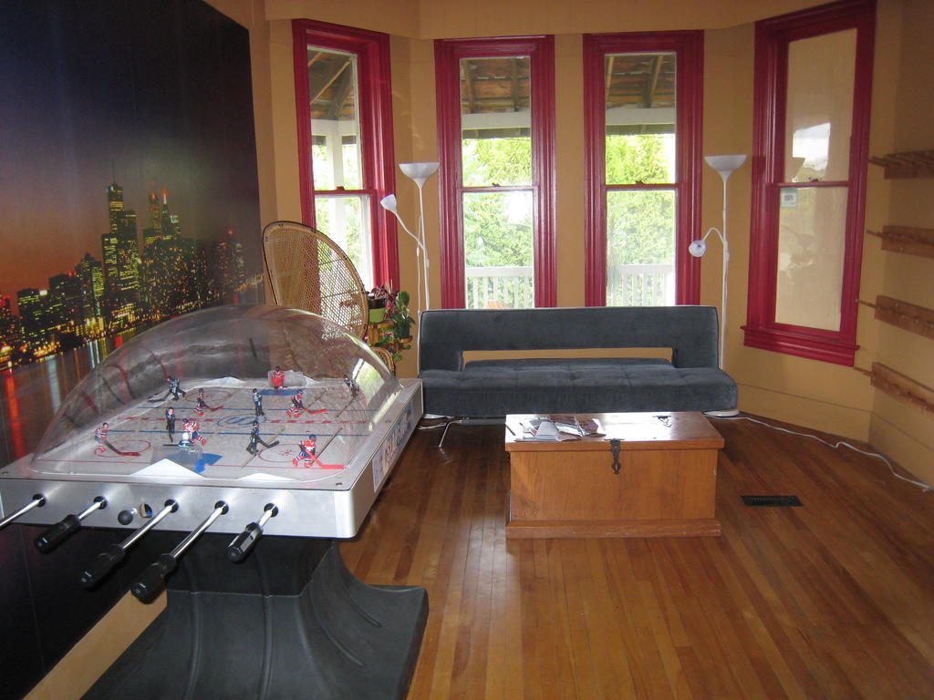 Poppi'S Guesthouse Revelstoke Esterno foto